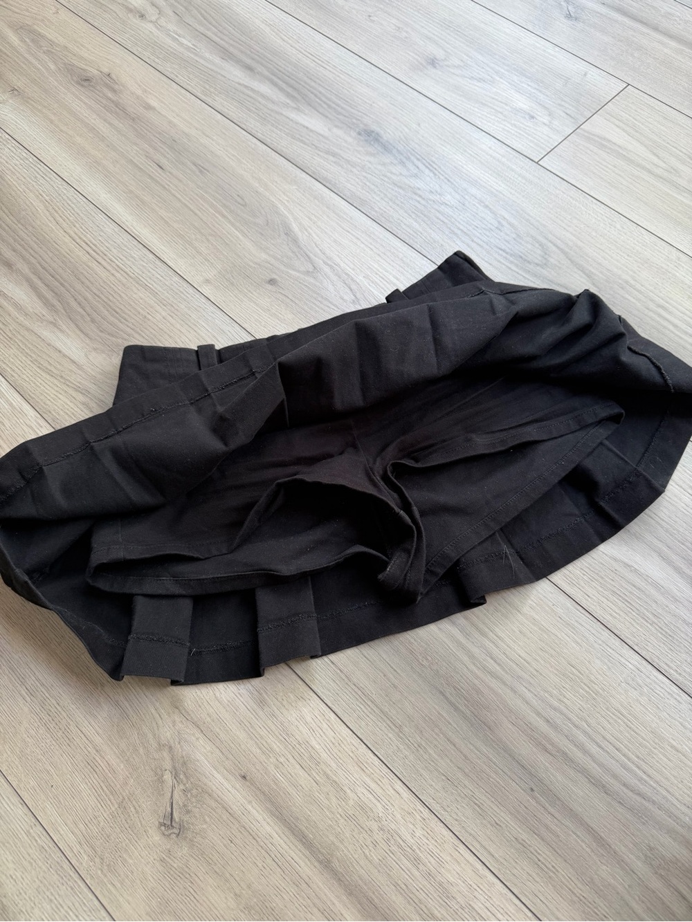 Sunday Best Black Pleated Mini Skort - Picture 3 of 4